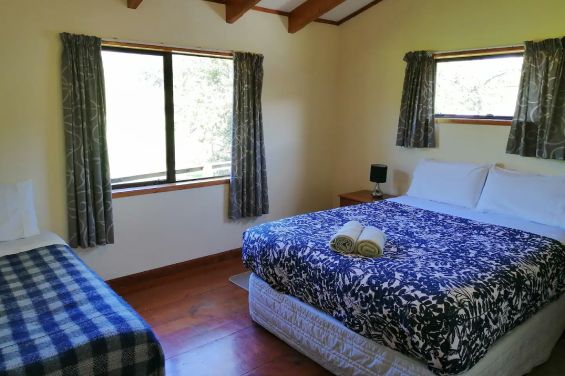 Farm Stay Cottage bedroom